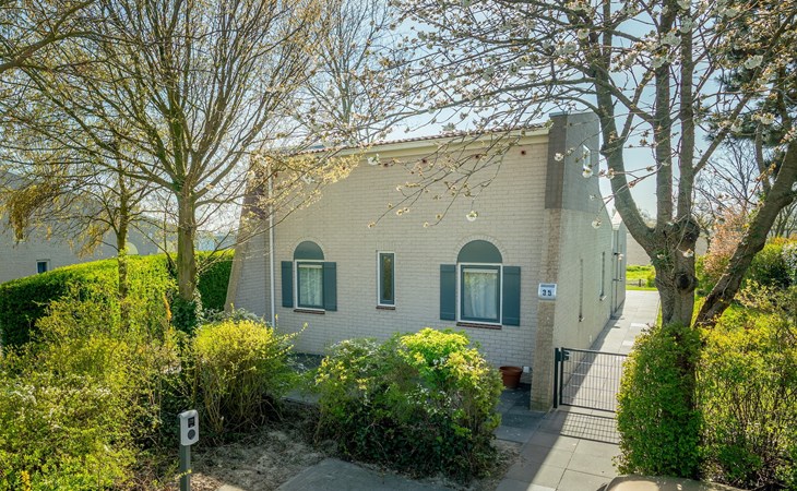 Bungalow 8L 1