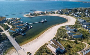 Villa 37 – Sea & Sand | Familievilla aan het strand met uitzicht over het water 3