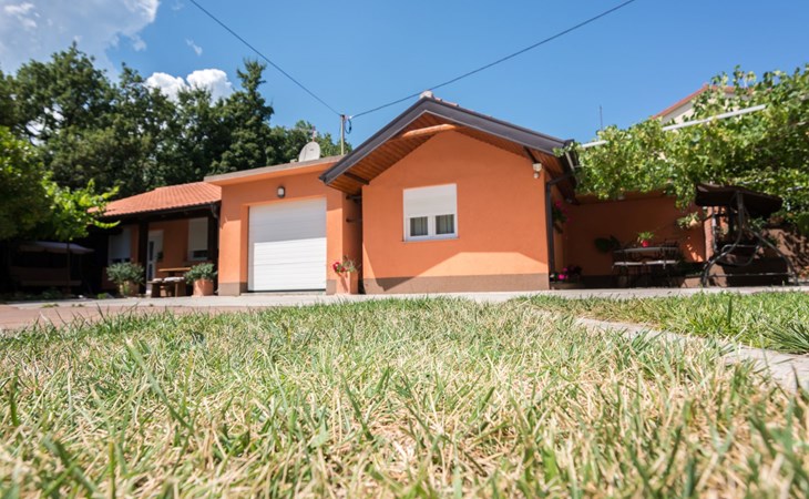 mit Garten, Grill und Terrasse 1