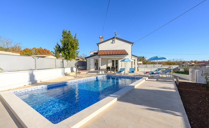 Awesome home in Kastelir 1