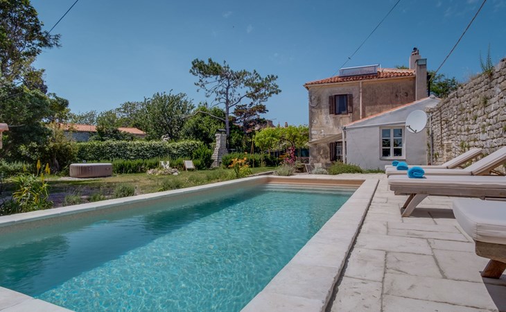 in Osor mit Privatem Pool 1