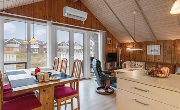 "Reinhold" - 1.9km from the sea 3