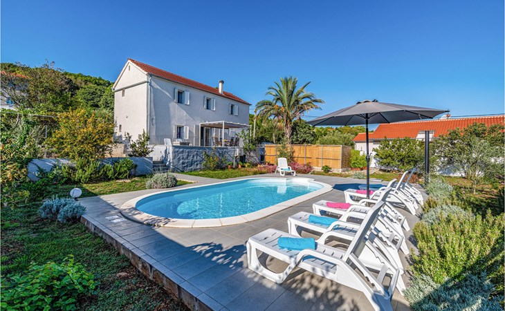 Lovely home in Brbinj with WiFi 1