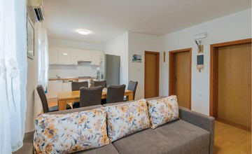 Lovely home in Vrgorac 3