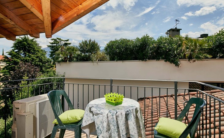 Schönes Dachgeschosszimmer mit großem Balkon BV5 1