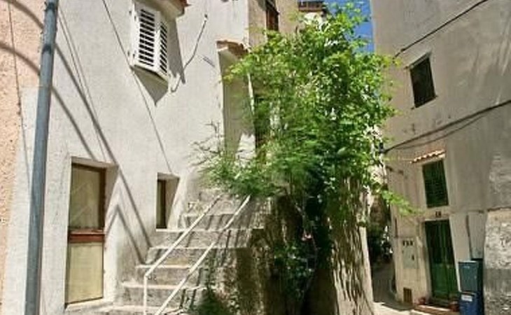 Studio in einem traditionellen Steinhaus, in Baska 1
