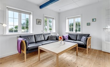 Beautiful home in Svaneke with kitchen 3