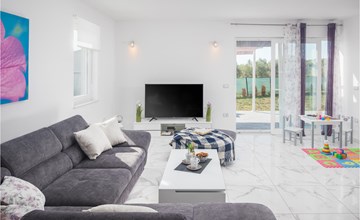 3 bedroom gorgeous home in Pula 3