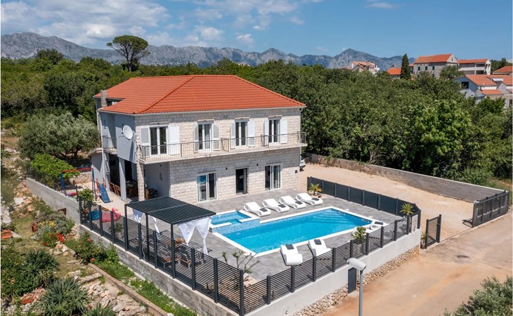 Nice home in Sucuraj with WiFi 1