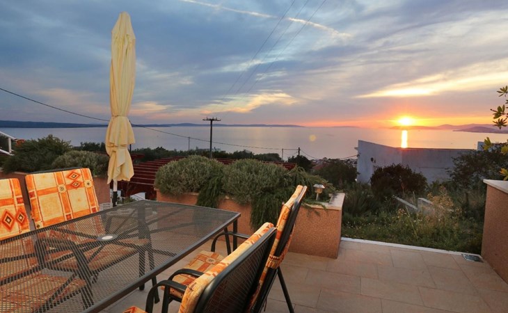 mit Terrasse und herrlichem Ausblick 1