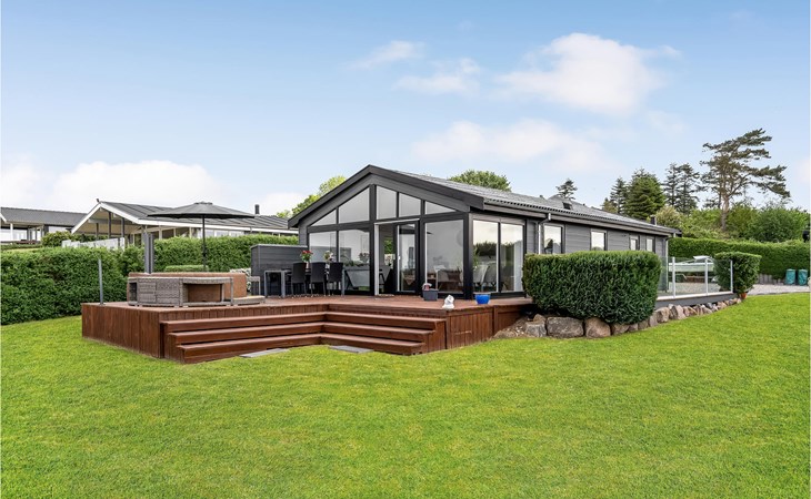 Beautiful home in Faaborg with jacuzzi 1
