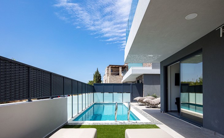 VillaSaints II - Elegante Pool-Villa in Strandnähe 1