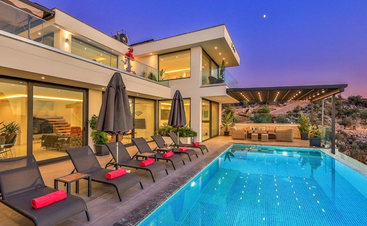 Moderne Luxusvilla in Kalkan mit Meerblick 1