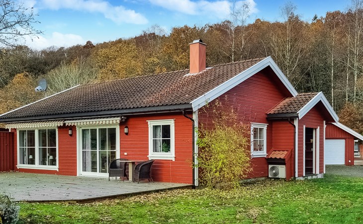 4 bedroom awesome home in Lyngdal 1
