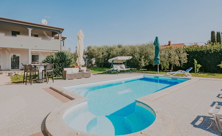 Zweistöckiges Ferienhaus Villa Dany 1