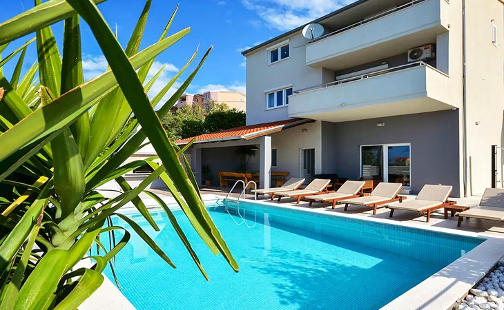 Nice home in Podstrana with private swimming pool, can be inside or outside 1