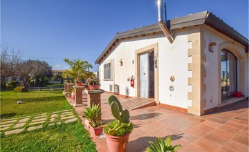 2 bedroom pet friendly home in Siracusa 2