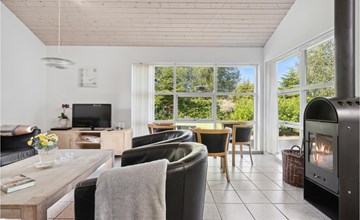 4 bedroom cozy home in Væggerløse 3