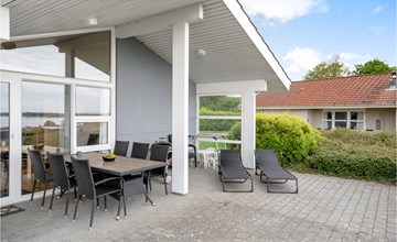 Amazing home in Sjølund with kitchen 2