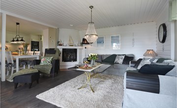 Cozy home in Hjo with WiFi 3