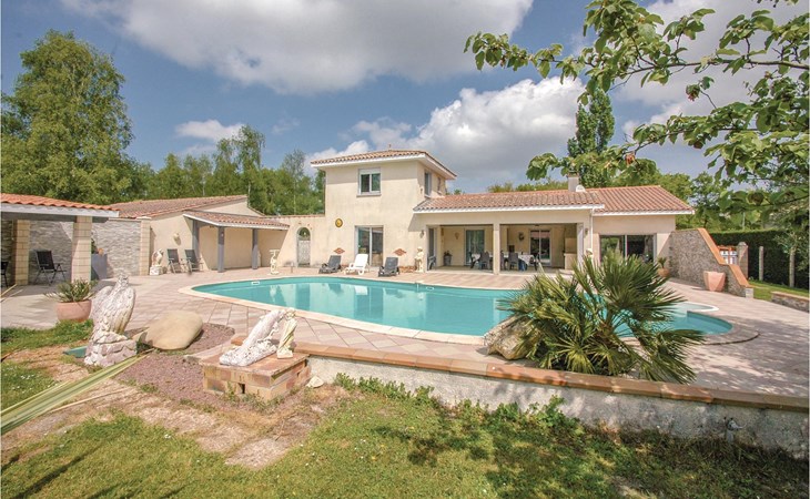 Amazing home in Saint-Vivien-de-Medoc 1