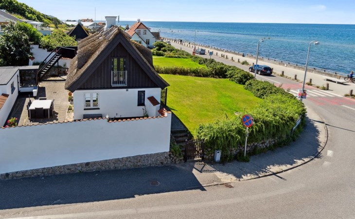 "Susan" - 20m from the sea 1