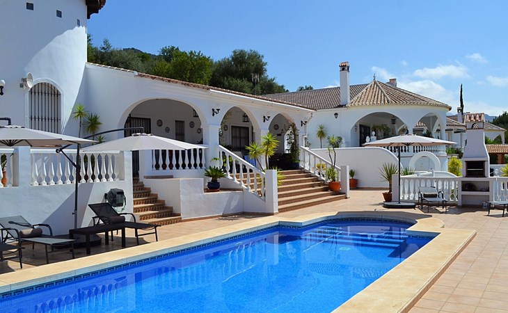 Villa mit Blick auf das Wasser 1