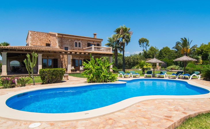 Fantastische Finca mit überdachter Terrasse 1