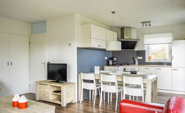 Luxury 6-person holiday home in Eernewoude by the water 2