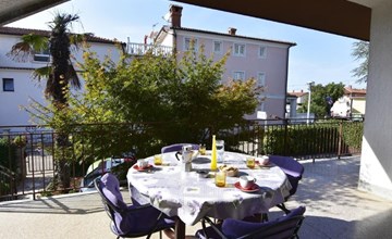 Große Wohnung in Umag mit Terrasse und Grill 2