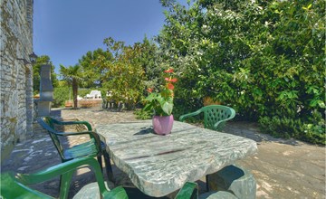 Cozy home in Kastel with WiFi 3