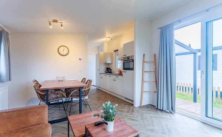 Chalet Schelp - Camping Duinhoeve Zeeland | omheind en licht | Maireweg 7 1