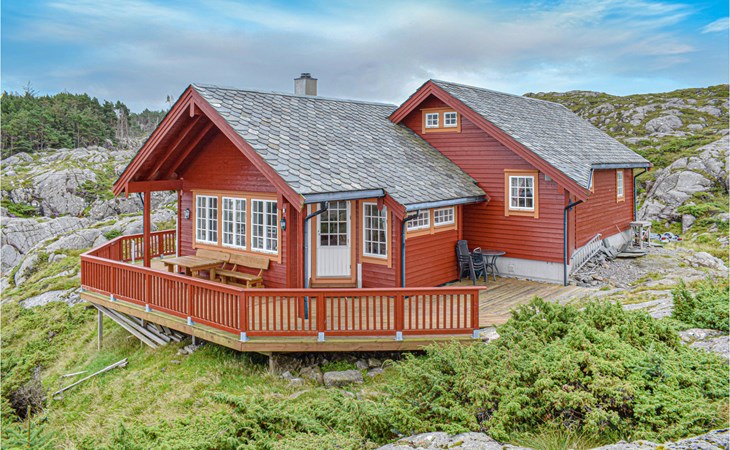 Gorgeous home in Bekkjarvik with WiFi 1