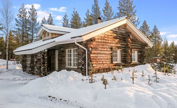 Lomaylläs a 13 / Hotellintie 1 a 2