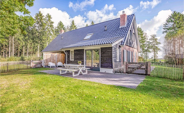 Nice home in Rijssen with WiFi 1