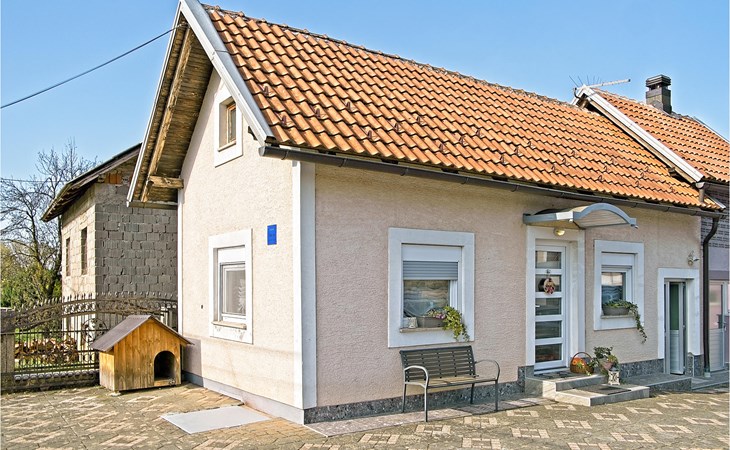 1 bedroom amazing home in Licko Lesce 1