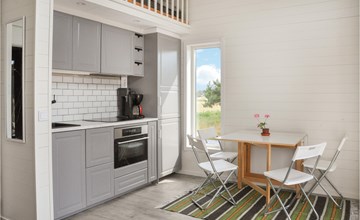 Nice home in Hammarö with kitchen 3
