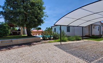 Haus Daniela mit überdachter Terrasse und Pool 3