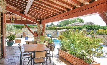 3 bedroom stunning home in Gordes 3