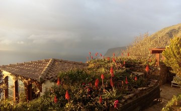 Vacation Home in Madeira with Stunning Views 3