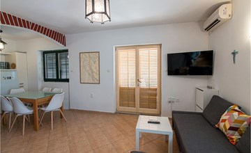 Nice home in Vrsi with Wi-Fi 3