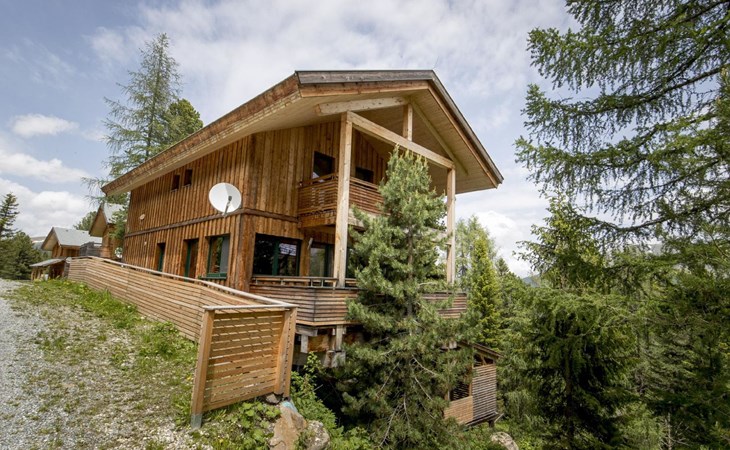 FH #17 with IR sauna & whirlpool outside 1