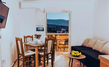 Gorgeous apartment in Vrboska with WiFi 2