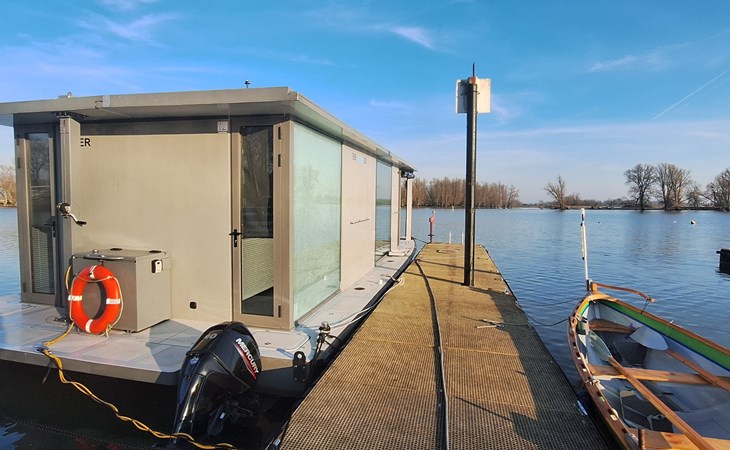 AquaHome Houseboat Woudrichem 1