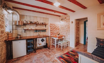 Stunning home in Preko with kitchen 3
