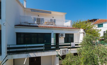 Gorgeous apartment in Vrboska 2