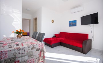 Nice apartment in Rogoznica 3
