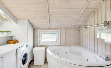 "Hariet" - 300m from the sea 2