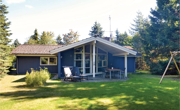 Lovely home in Væggerløse with kitchen 1