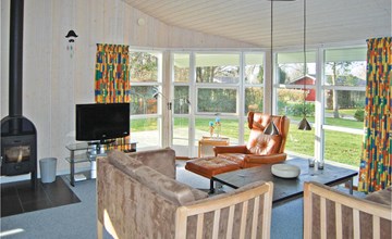 Beautiful home in Fårvang with WiFi 3